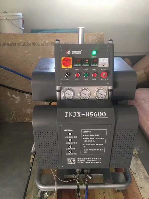 聚脲噴涂機(jī)JNJX-H5600(液壓)(圖2) 聚脲噴涂機(jī)對全水聚氨酯噴涂施工